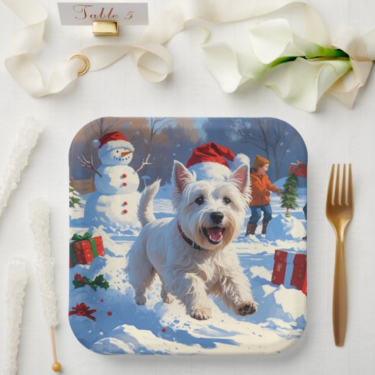 Westie läuft im Schnee mit Weihnachtshut Pappteller (Hochzeit)