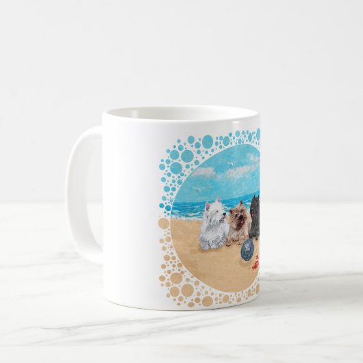Westie mit Cairn Terriers am Strand Kaffeetasse (Vorderseite Links)