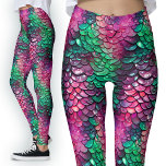 Wet Dragon Scales Mermaid Fantasy Extravagant Cost Leggings<br><div class="desc">Wet Dragon Scales Mermaid Fantasy Extravagant Costume Leggings. Schwanz "Wet Look Green" und "Pink Dragon" / Fantasiewesen "Mermaid Fantasy Leggings | Tracht Party tragen. Tauchen Sie ein in das verzauberte Reich einer Fantasy-Meerjungfrau oder kleiden Sie sich als verzauberter Drache. Das illustrierte Muster verleiht einem klaren nassen Aussehen mit kräftigem Rosa...</div>