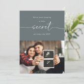 We've Been Keeping a Secret Baby Announcement Card Einladung (Stehend Vorderseite)