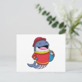 Whale als Feuerwehrmann mit Schlauch Postkarte (Stehend Vorderseite)