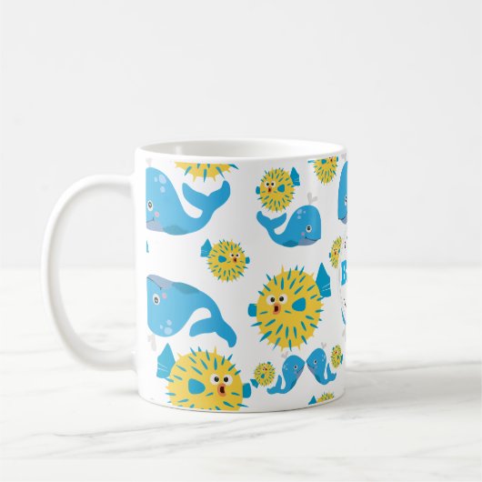 Whale & Blowfish Cartoon Monogram Muster Kaffeetasse (Links)