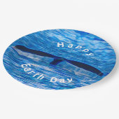 Whale Schwanz Blue Ocean Happy Earth Day Pappteller (Schrägansicht)