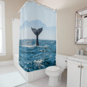 Whale Schwanz Seascape: Dramatisches Wasser. Duschvorhang (Beispiel)