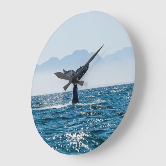 Whale Schwanz Seascape: Dramatisches Wasser. Große Wanduhr (Winkel)