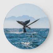 Whale Schwanz Seascape: Dramatisches Wasser. Große Wanduhr (Vorderseite)