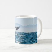 Whale Schwanz Seascape: Dramatisches Wasser. Kaffeetasse (VorderseiteRechts)