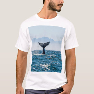 Whale Schwanz Seascape: Dramatisches Wasser. T-Shirt