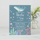 Whale unter dem Sea Ocean Baby Shower Mama Vater Einladung (Stehend Vorderseite)