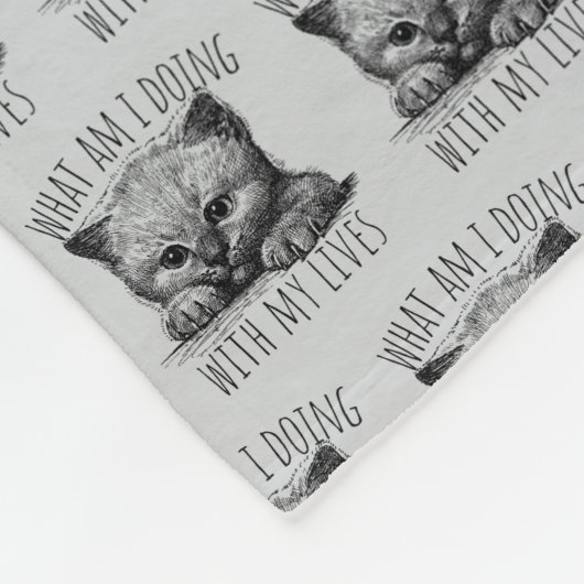 What Am I Doing With My Lives Cute Kitten Fleecedecke (Ecke)