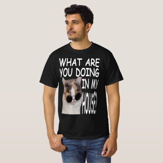 What Are You Doing In My House Cat House T-Shirt (Vorne ganz)