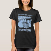 What Happens at the Cabin Stays at the Cabin     C T-Shirt (Vorderseite)