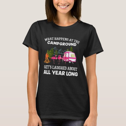 What Happens At The Campground Funny Pink Flamingo T-Shirt (Vorderseite)