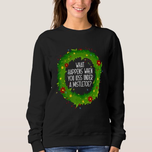 What Happens When You Kiss Under A Mistletoe Sweatshirt (Vorderseite)