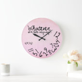 Whatever, I'm late anyway - Pastel Pink Große Wanduhr (Zuhause)
