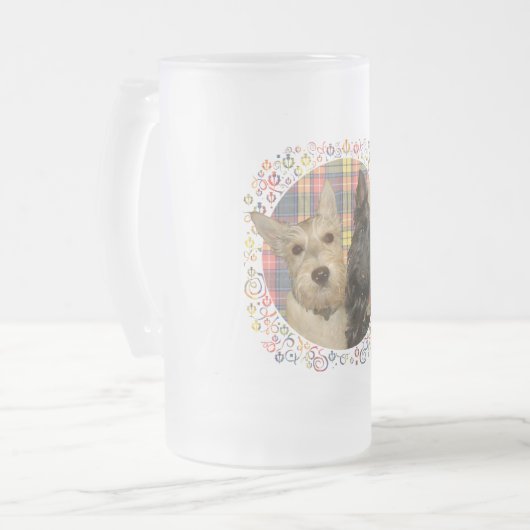 Wheaten & Black Scott auf Tartan Mattglas Bierglas (Vorderseite Links)