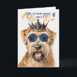 Wheaten Terrier Dog King für Day Funny Birthday Karte<br><div class="desc">Dieser glückliche Wheaten Terrier Hund sendet lustige Geburtstagwünsche an den Mann in seinem Leben,  der wie König an seinem besonderen Tag leben soll.</div>
