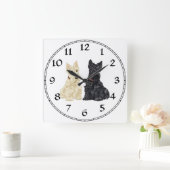 Wheaten u. schwarze schottische Terrier Quadratische Wanduhr (Zuhause)