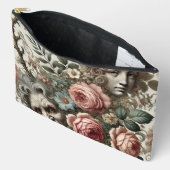 Where Baroque Fangs Find Homes – Gothic Portrait Zubehörtasche (Offen)