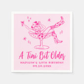 Whimsical A Tini Bit Ältere Hot Pink Geburtstagspa Serviette (Vorderseite)