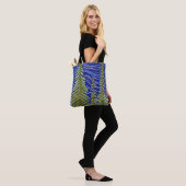 Whimsical Abstrakt Evergreens Tasche (Am Model)