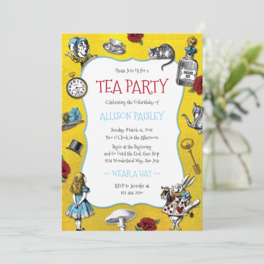 Whimsical Alice im Wunderland Gold Party Einladung (Stehend Vorderseite)
