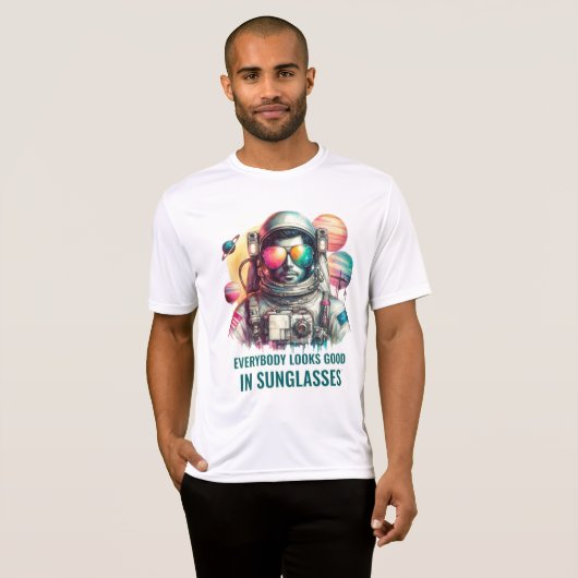 Whimsical Astronaut in Sunglasses – Space T-Shirt (Vorne ganz)