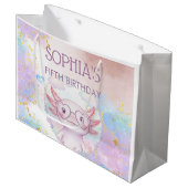Whimsical axolotl kids birthday große geschenktüte (Vorderseite Schrägansicht)