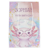 Whimsical axolotl kids birthday mittlere geschenktüte (Rückseite)