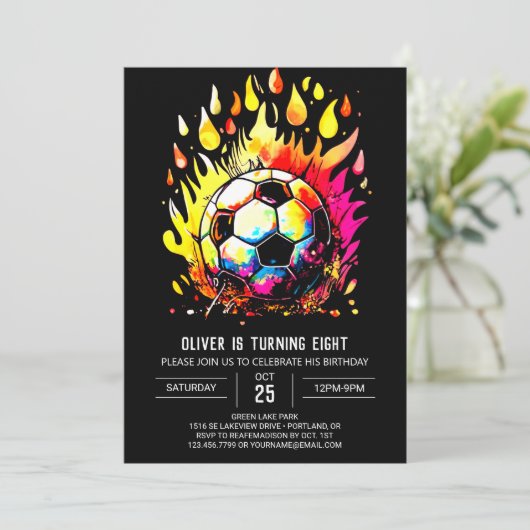 Whimsical Ball Kids Fußball Geburtstag Einladung (Stehend Vorderseite)