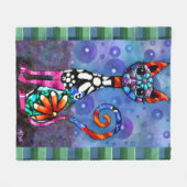 Whimsical Big-Eyed Funky Kitty Cat Abstract Fleecedecke (Vorderseite (Horizontal))