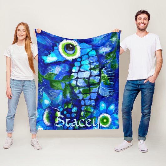 Whimsical Big-Eyes Seahorse Art Blue Personalized Fleecedecke (Beispiel)