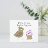 Whimsical Bird und Cupcake Postkarte (Stehend Vorderseite)