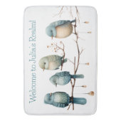 Whimsical Birds on Branches Zeitlose Eleganz Badematte (Vorderseite Vertikal)
