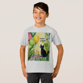 Whimsical Birthday Surprise: Black Cat in Jung T-Shirt (Vorne ganz)
