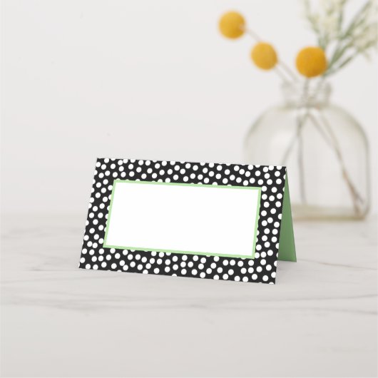 Whimsical Black and White Polka Dots mit Grün Platzkarte (Rückseite)