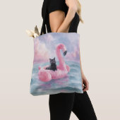 Whimsical Black Cat in Flamingo Float Tasche (Von Nahem)