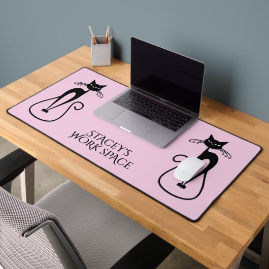 Whimsical Black Cat Pink Personal Schreibtischunterlage (Büro 2)