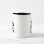 Whimsical Black Cat Sitzen in einem Lebensmittelbe Tasse (Zentrum)