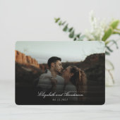 Whimsical Black Typografy Foto Wedding Einladung (Stehend Vorderseite)