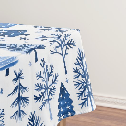 Whimsical Blau und Weiß Winterbaum und Schneeflock Tischdecke (Beispiel)