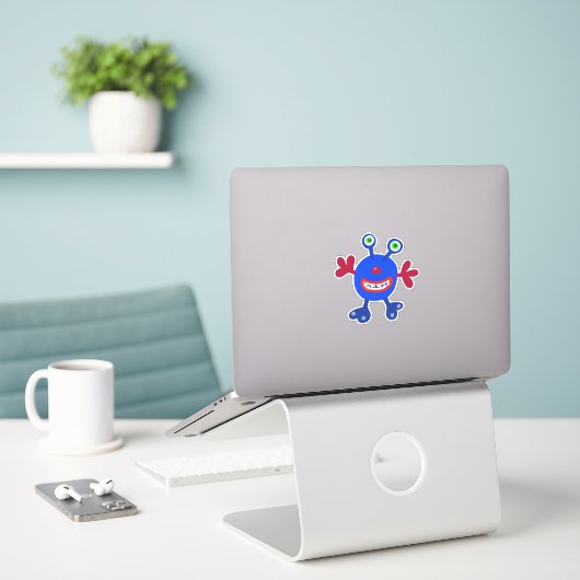 Whimsical Blue Bug Mit Augen Monster 4 x 4 Aufkleber (Laptop auf Schreibtisch)