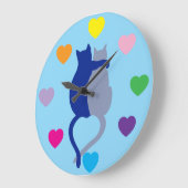 Whimsical Blue Cat Clock with Rainbow Hearts Große Wanduhr (Winkel)