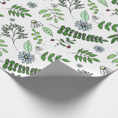 Whimsical Blue Flowers and Forest Blätter Geschenkpapier (Ecke)