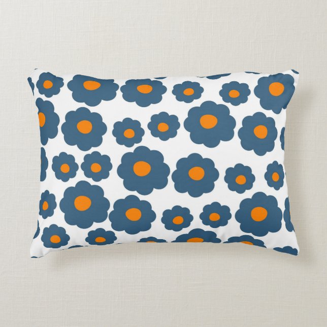 Whimsical Blue & Orange Floral Retro, fröhlich Dekokissen (Vorderseite)