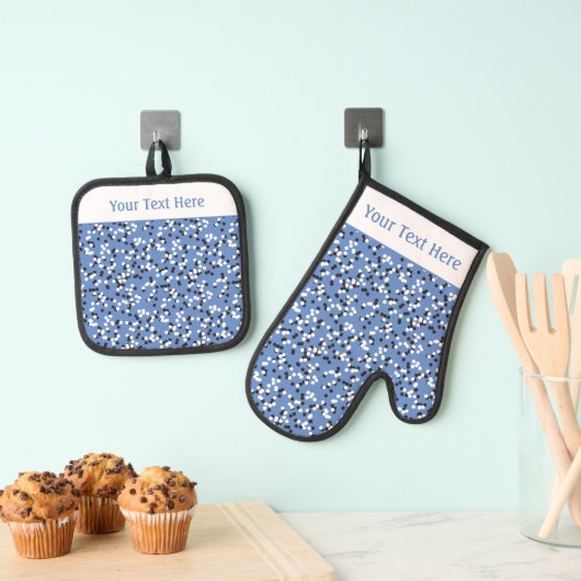 Whimsical Blue Polka Dot Doodles Pattern Ofenhandschuh & Topflappen-Set (Insitu (Hängend))