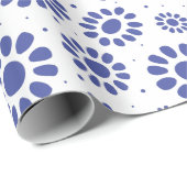 Whimsical Blue White Abstrakt Daisy Muster Geschenkpapier (Rolleneckpunkt)