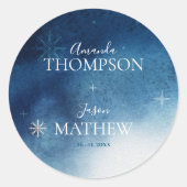 Whimsical Blue White Snowflake Hochzeit Runder Aufkleber (Vorderseite)