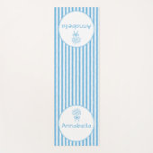 Whimsical Blue White Stripe Preppy Monogram Yogamatte (Vorderseite)