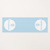 Whimsical Blue White Stripe Preppy Monogram Yogamatte (Vorderseite (Horizontal))